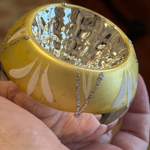 2 VTG MERCURY MICA GLASS INDENT PAINTED CHRISTMAS ORNAMENTS Austria  GOLD GREEN - Picture 12 of 16